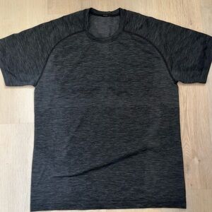 Lululemon Men’s Charcoal Heather Dark Gray Short Sleeve T-Shirt